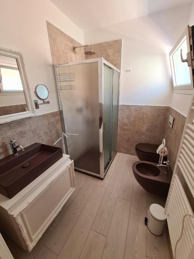 Isola Nel Parco Villas & Rooms Ла Мадалена Екстериор снимка